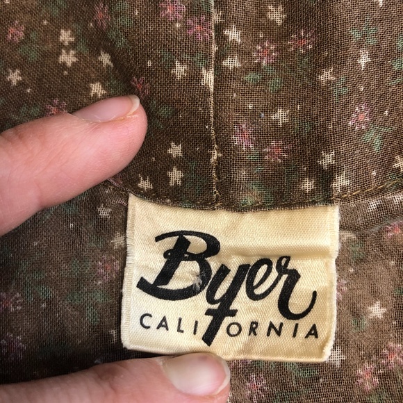 Adorable Vintage sheer “Byer” Floral Button up top - Picture 5 of 6